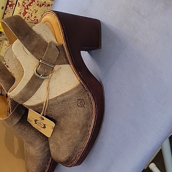 NWT Born Devlyn Taupe Clog - Picture 2 of 3